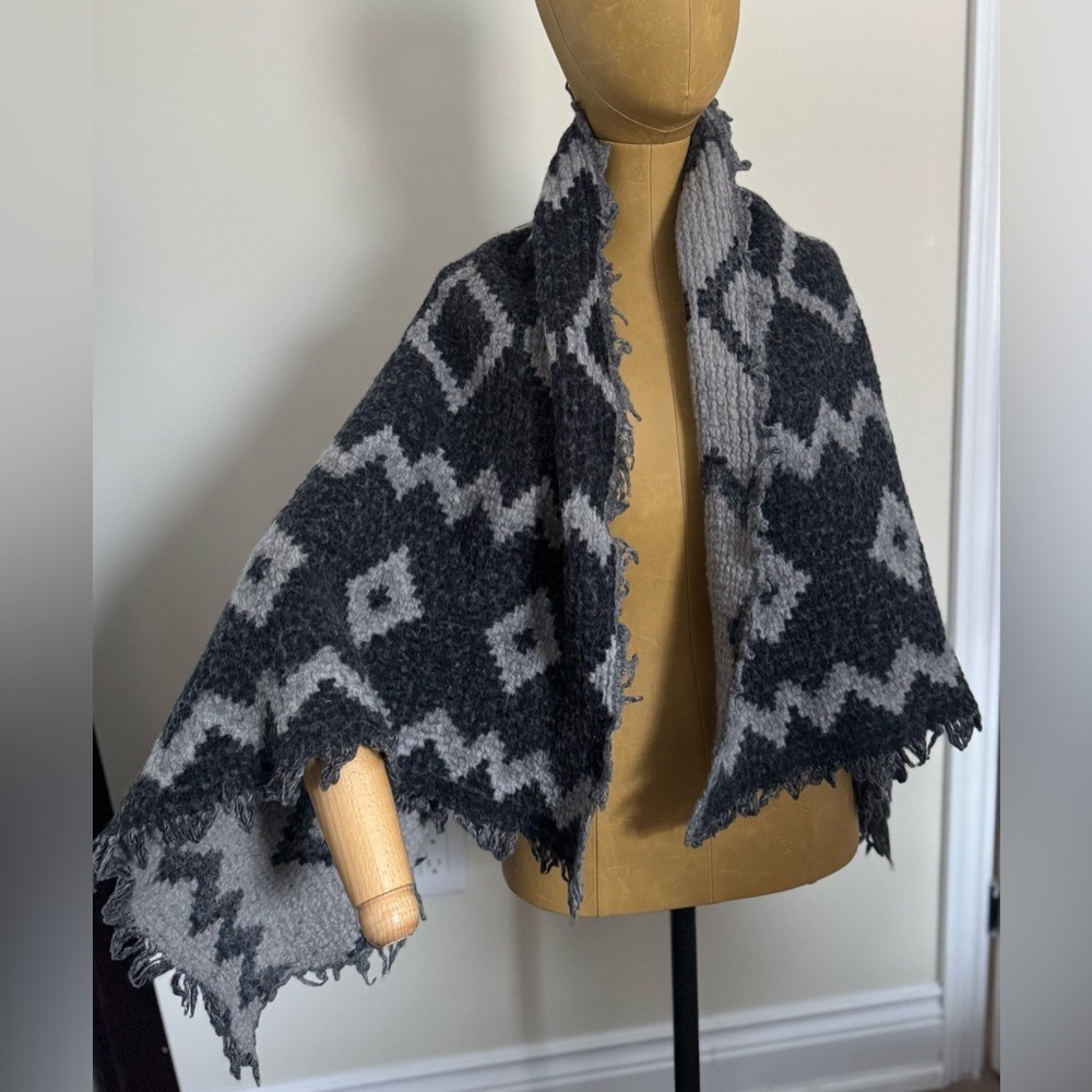 ARITZIA WILFRED 100% Wool Black and Grey Scarf